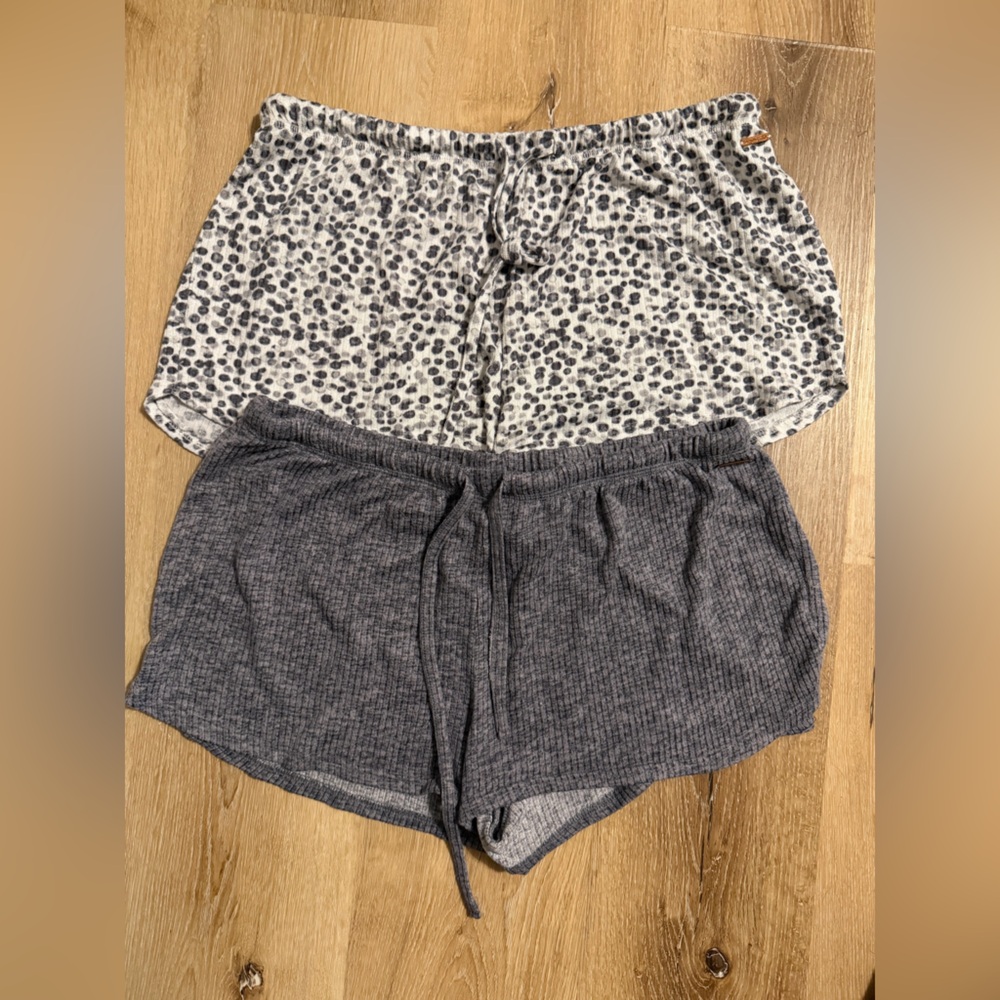 Danskin Gray and White Animal Print Top